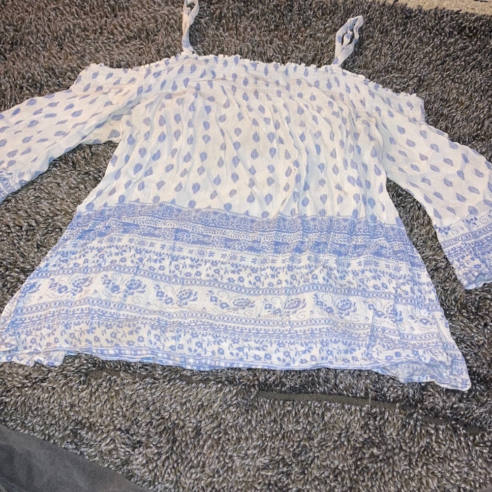 Rue21 blouse w/ Shoulder Cutouts